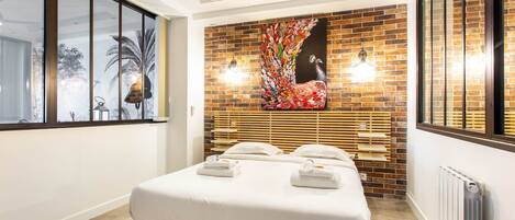 4 bedrooms, desk, iron/ironing board, travel crib