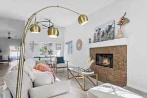 TV, fireplace, offices - *Serene* 4BR w/ Pool, Spa, Pool Table & Game Room! (Desert Hot Springs)