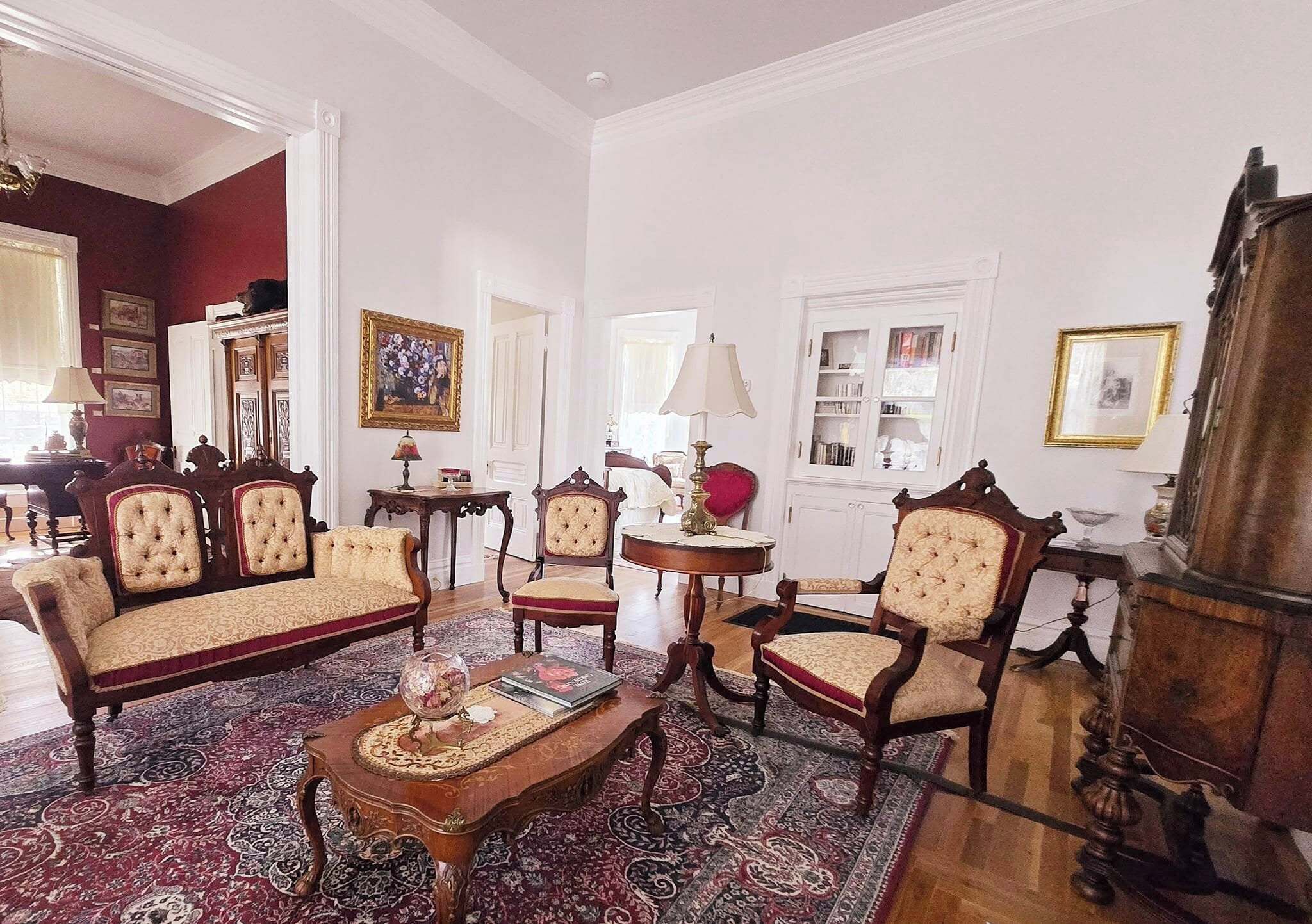 Luxury House, Private Bathroom, Garden View | Living area | Heated floors, offices