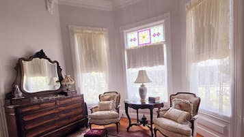 Luxury House, Private Bathroom, Garden View | Premium bedding, memory foam beds, desk, laptop workspace