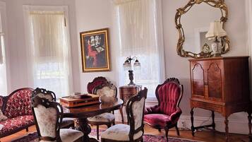 Luxury House, Private Bathroom, Garden View | Premium bedding, memory foam beds, desk, laptop workspace