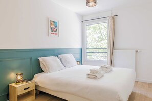 2 camere, una scrivania, ferro/asse da stiro, culla da viaggio