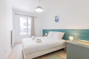 2 camere, una scrivania, ferro/asse da stiro, culla da viaggio