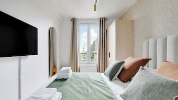 1 habitación, tabla de planchar con plancha, internet y ropa de cama