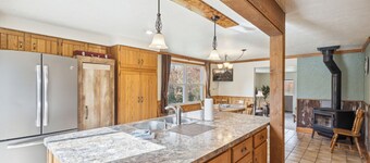 Vineyard View – Cozy Family Retreat