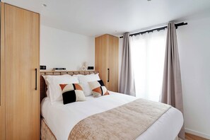 1 غرفة نوم ومكواة/لوح كي وخدمة الإنترنت وملاءات أسرّة