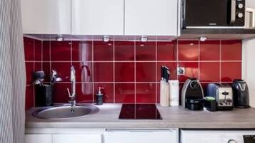 Geladeira, micro-ondas, cooktop, lava-louças