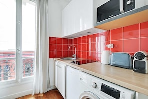 Fridge, microwave, stovetop, dishwasher - Cosy 1BR/4P - Montmartre/Sacré cœur (Paris)