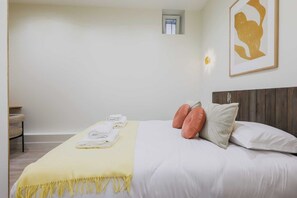 1 habitación, escritorio, tabla de planchar con plancha y wifi gratis 