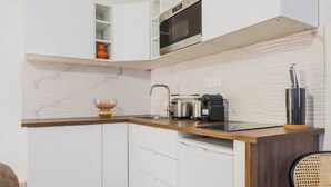 Kaffetrakter/tekoker, kjøleskap, mikrobølgeovn og ovn