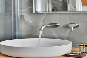 Shower, hair dryer, towels - Charming studio - 2P - Montmartre - Sacré-Coeur (Paris)