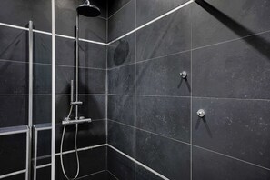 Shower, hair dryer, towels - Magnificent studio - 2P - Les Halles (Paris)