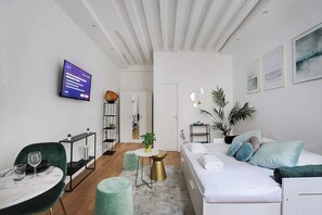 Desk, iron/ironing board, free WiFi, bed sheets - Magnificent studio - 2P - Les Halles (Paris)
