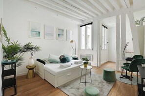 Desk, iron/ironing board, free WiFi, bed sheets - Magnificent studio - 2P - Les Halles (Paris)