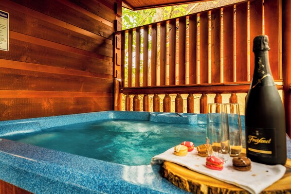 Tina de hidromasaje al aire libre