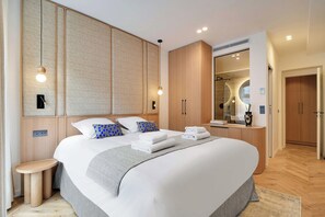 4 Schlafzimmer, Schreibtisch, Bügeleisen/Bügelbrett, Reisekinderbett