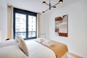 2 habitaciones, escritorio, tabla de planchar con plancha y wifi gratis 