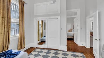 3 slaapkamers, een strijkplank/strijkijzer, reisbedje, gratis wifi