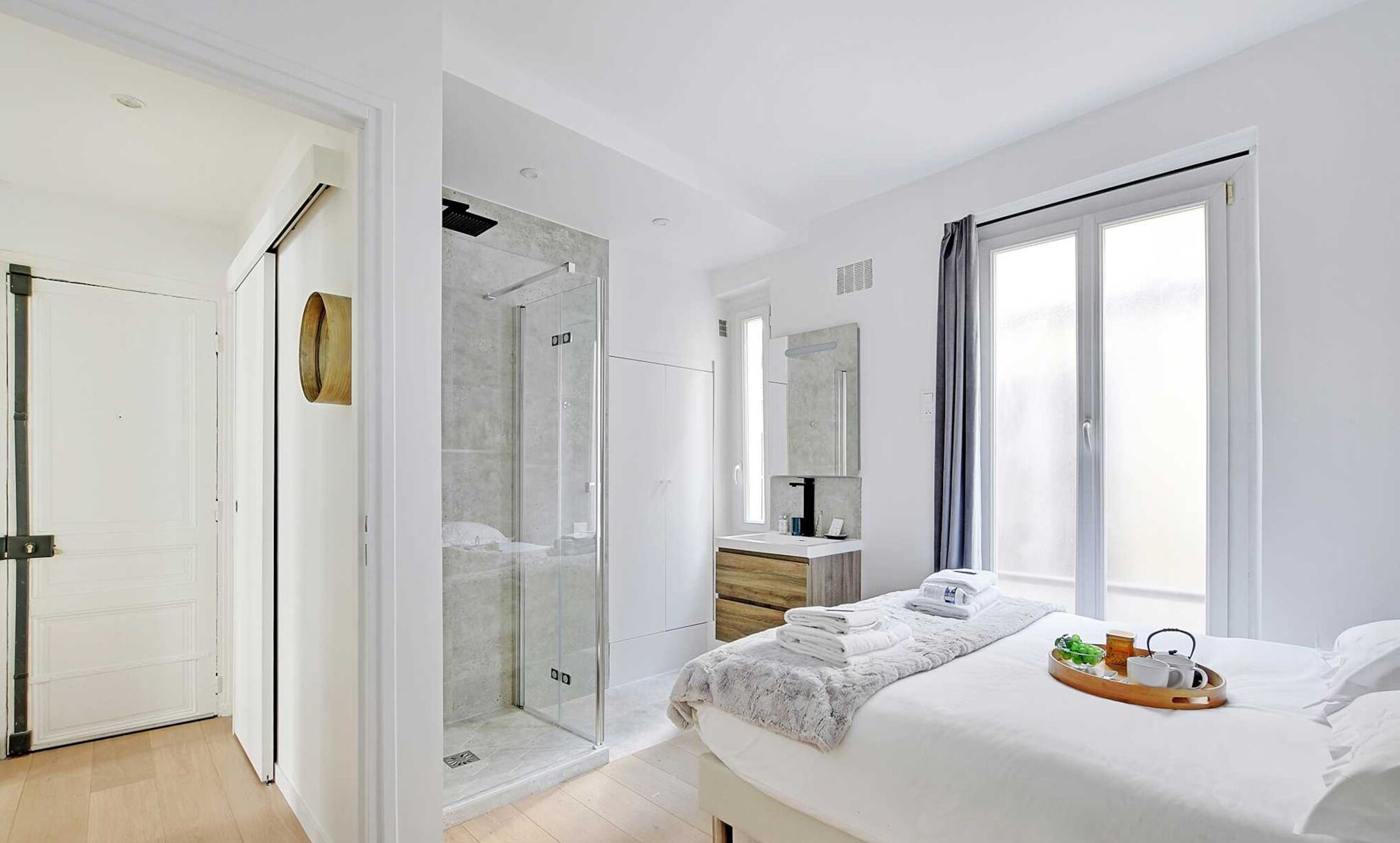 1 habitación, escritorio, tabla de planchar con plancha y wifi gratis 