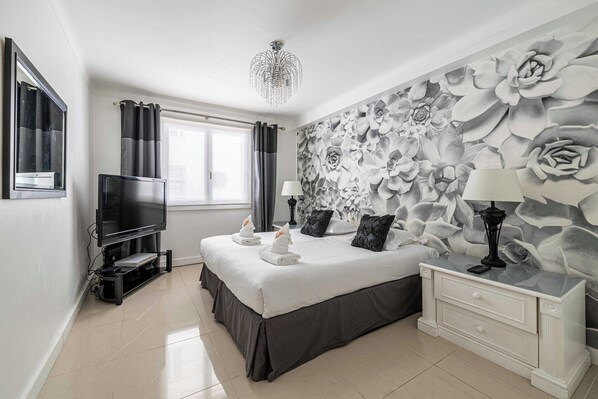 2 bedrooms, iron/ironing board, travel crib, free WiFi