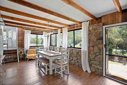 Bellbird Rise Off-Grid Cottage