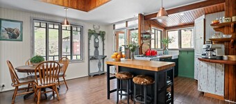 Bellbird Rise Off-Grid Cottage