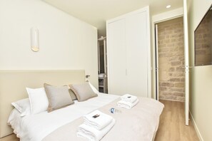 3 habitaciones, tabla de planchar con plancha y acceso a internet