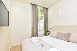3 bedrooms, desk, iron/ironing board, travel cot