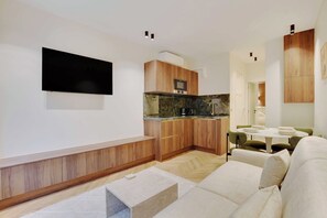 Smart TV, offices - Brand New Home in the Heart of Latin Quarter (Paris)