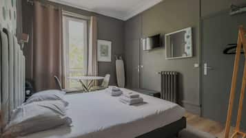 Bureau, fer et planche à repasser, Wi-Fi, draps fournis