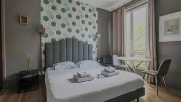 Bureau, fer et planche à repasser, Wi-Fi, draps fournis