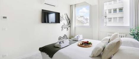 2 bedrooms, iron/ironing board, Internet, bed sheets