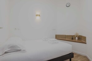 2 soverom, skrivebord, strykejern/-brett og wi-fi (inkludert)