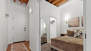 Room - Oak St. Loft #2 - Walk to T-Mobile, P&L, Streetcar (Kansas City)