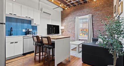 1 Bedroom Walkable to T-Mobile, P&L, Streetcar + Pkg