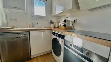 Réfrigérateur, micro-ondes, four, lave-vaisselle