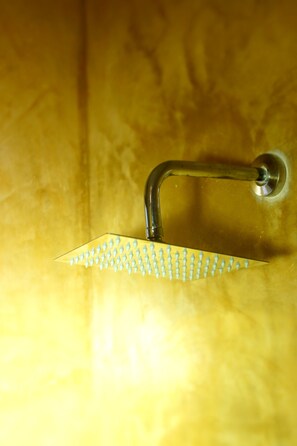 Articles de tocador gratuïts, assecador de cabells, bidet i tovalloles 
