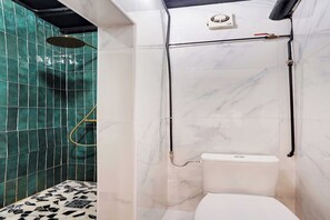 Shower, free toiletries, hair dryer, towels - Cosy studio - 2P - Place de la Concorde (Paris)