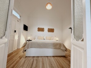 3 slaapkamers, een strijkplank/strijkijzer, wifi, beddengoed