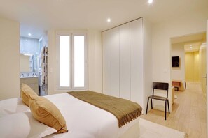 1 bedroom, desk, iron/ironing board, free WiFi