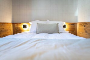 2 slaapkamers, een bureau, een strijkplank/strijkijzer, gratis wifi