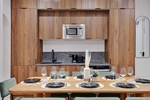 Dining - Chic and Spacious Apartment in the Heart of Paris (Paris)