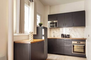 Fridge, microwave, oven, stovetop