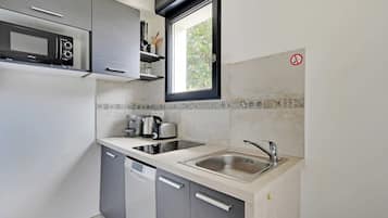 Fridge, microwave, stovetop, dishwasher