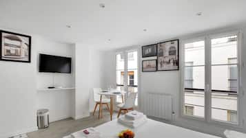 Iron/ironing board, free WiFi, bed sheets