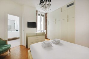 2 bedrooms, desk, iron/ironing board, free WiFi