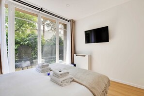 2 bedrooms, desk, iron/ironing board, free WiFi