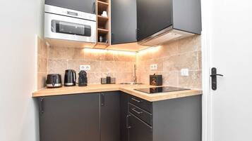 Fridge, microwave, stovetop, coffee/tea maker