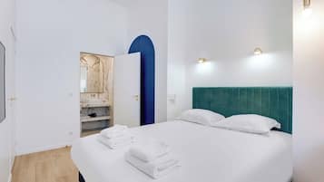 2 slaapkamers, een bureau, een strijkplank/strijkijzer, gratis wifi