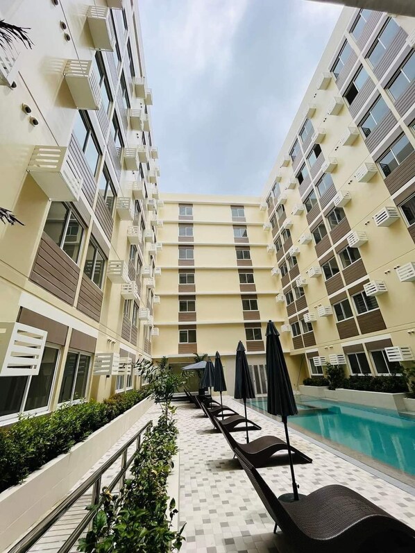 Pool - Cozy 1-bedroom condo Silang with AC, WiFi in Serene Silang (Silang)